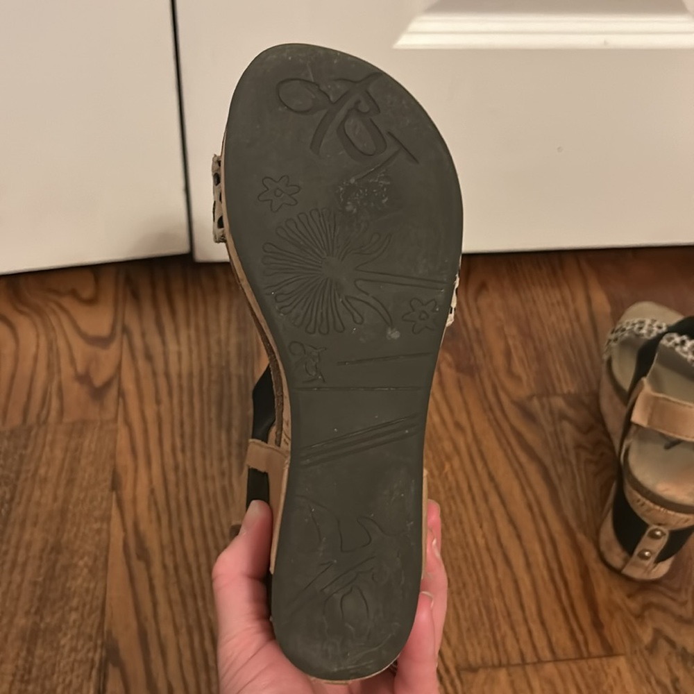 OTBT Tan and Black Wedge Heels - Picture 5 of 6